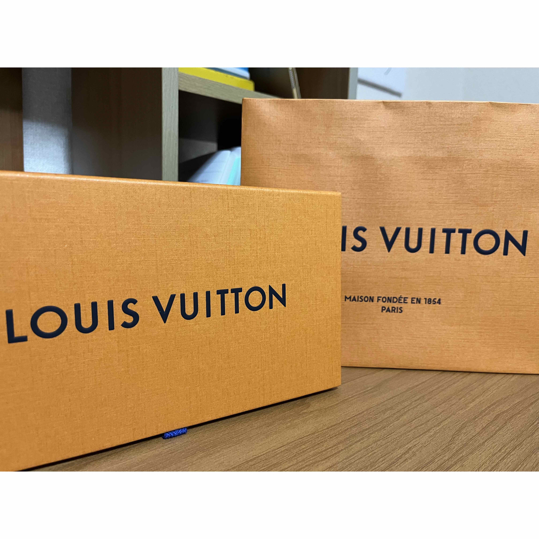 LOUIS VUITTON(ルイヴィトン)のルイヴィトン 箱 紙袋 紐 手紙付き インテリア/住まい/日用品のオフィス用品(ラッピング/包装)の商品写真