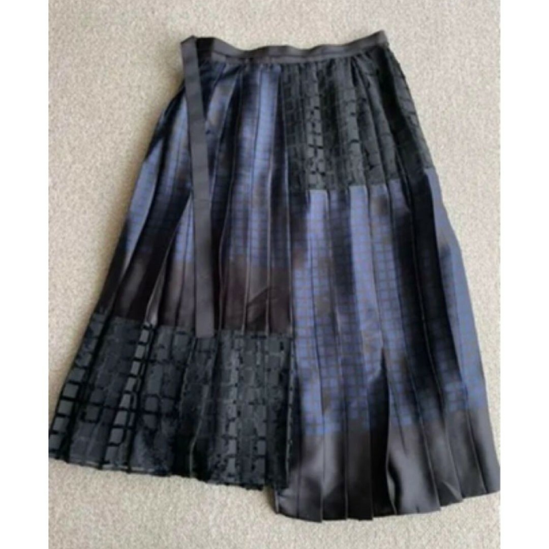 sacai(サカイ)のsacai サカイ ジオメトリック アシンメトリープリーツ スカート レディースのスカート(ひざ丈スカート)の商品写真