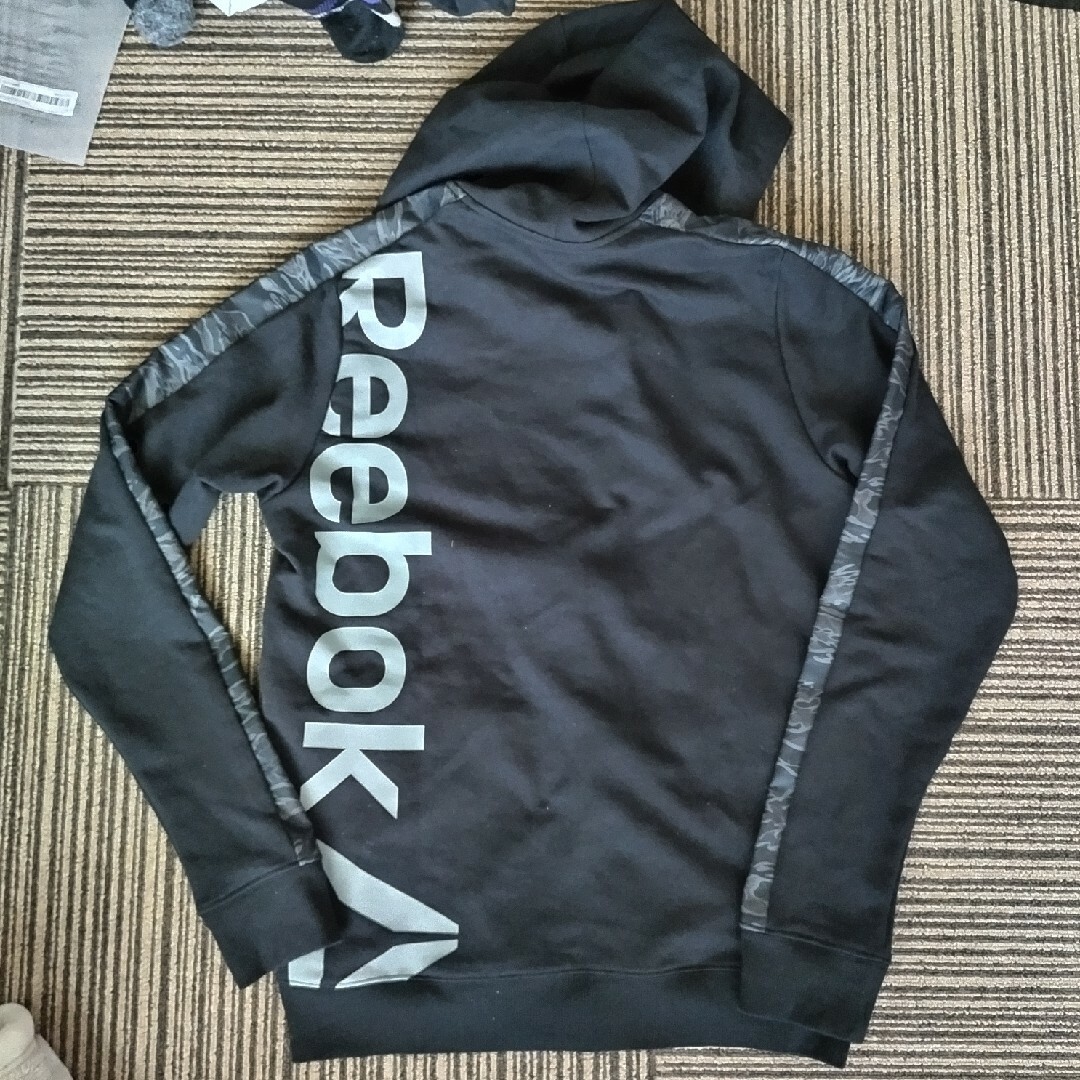 新品●Reebokフルジップパーカー黒M