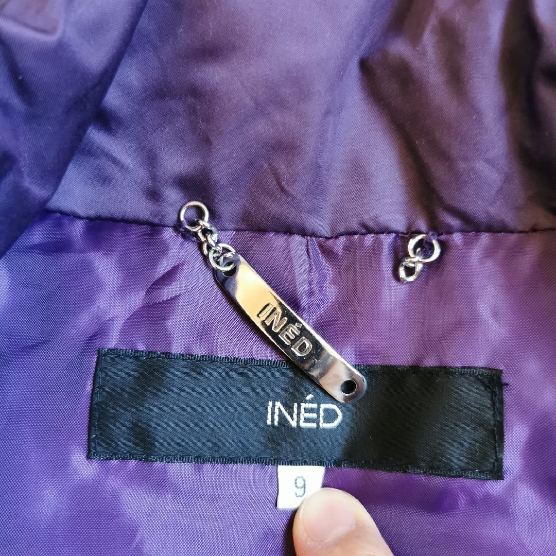 INED(イネド)のINED イネド ダウンジャケット 紫 レディースのジャケット/アウター(ダウンジャケット)の商品写真