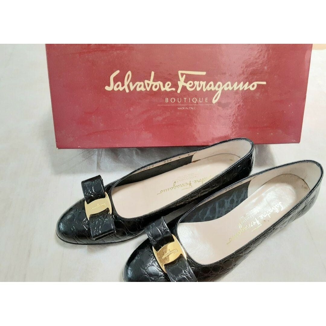 Salvatore Ferragamo(サルヴァトーレフェラガモ)の極美品 Ferragamo パンプス 箱付き レディースの靴/シューズ(ハイヒール/パンプス)の商品写真