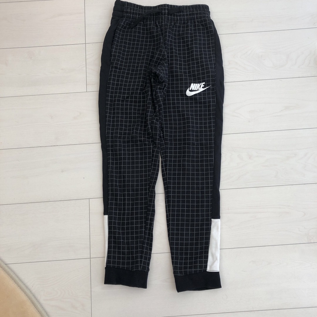 NIKE(ナイキ)のNIKE スウェットパンツ　140サイズ キッズ/ベビー/マタニティのキッズ服男の子用(90cm~)(パンツ/スパッツ)の商品写真