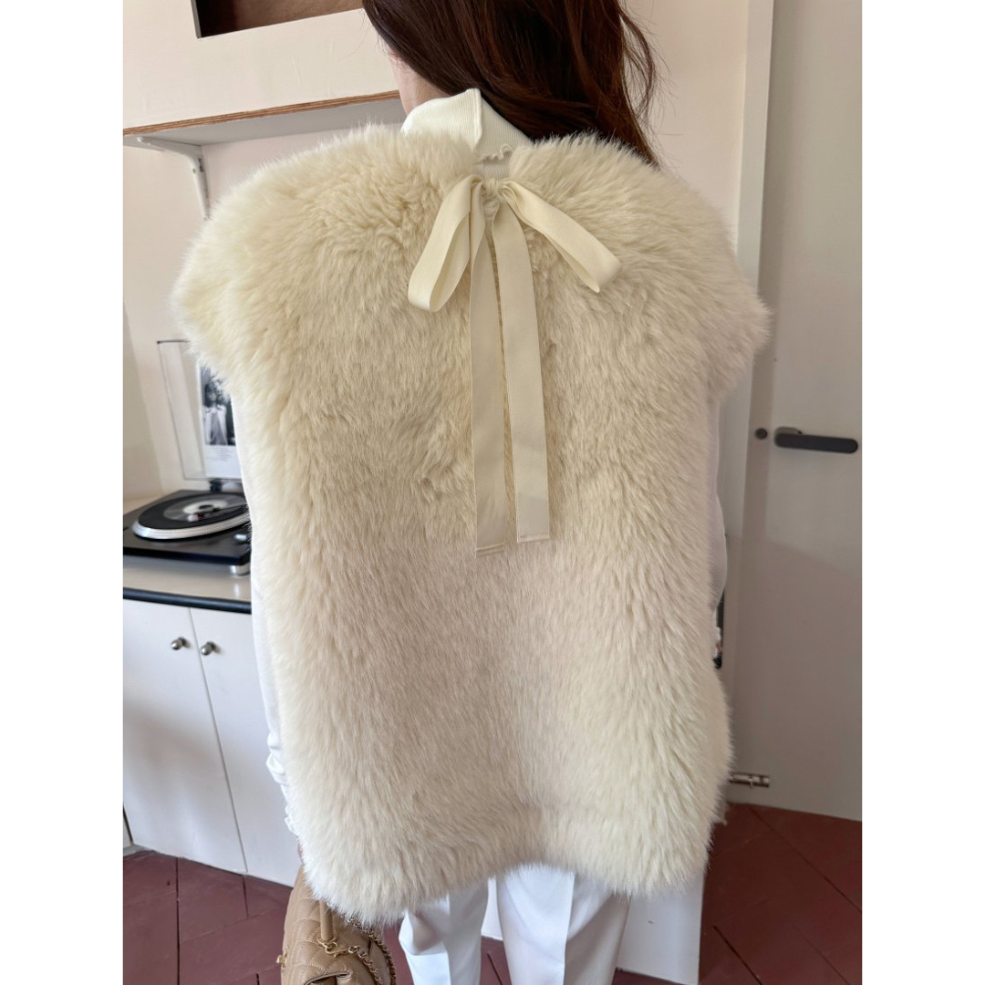 【新品】即完売★　BACK RIBBON FUR VEST　ホワイト　Sサイズ