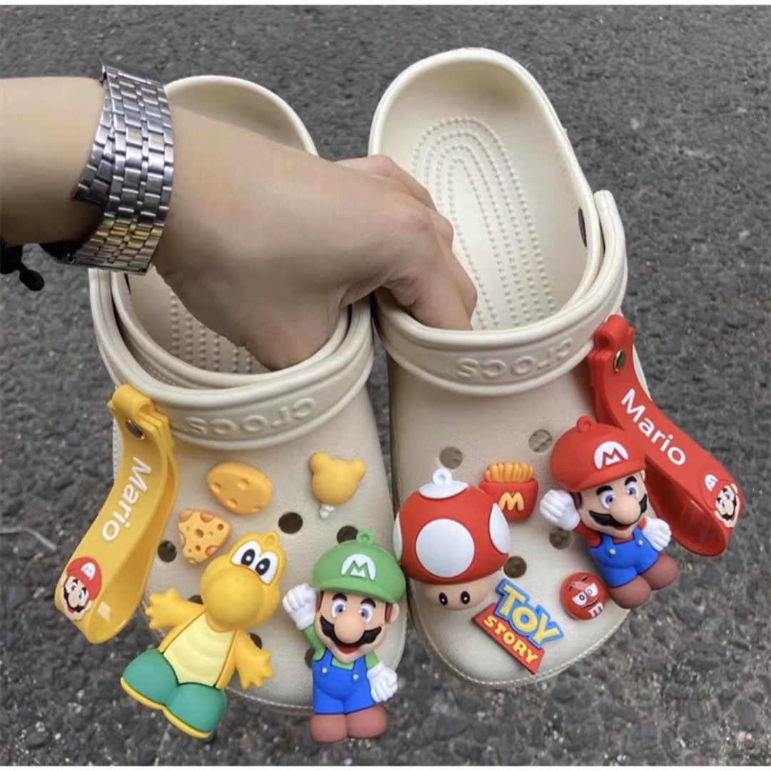 crocs(クロックス)のマリオ　ジビッツ　12個セット エンタメ/ホビーのおもちゃ/ぬいぐるみ(キャラクターグッズ)の商品写真