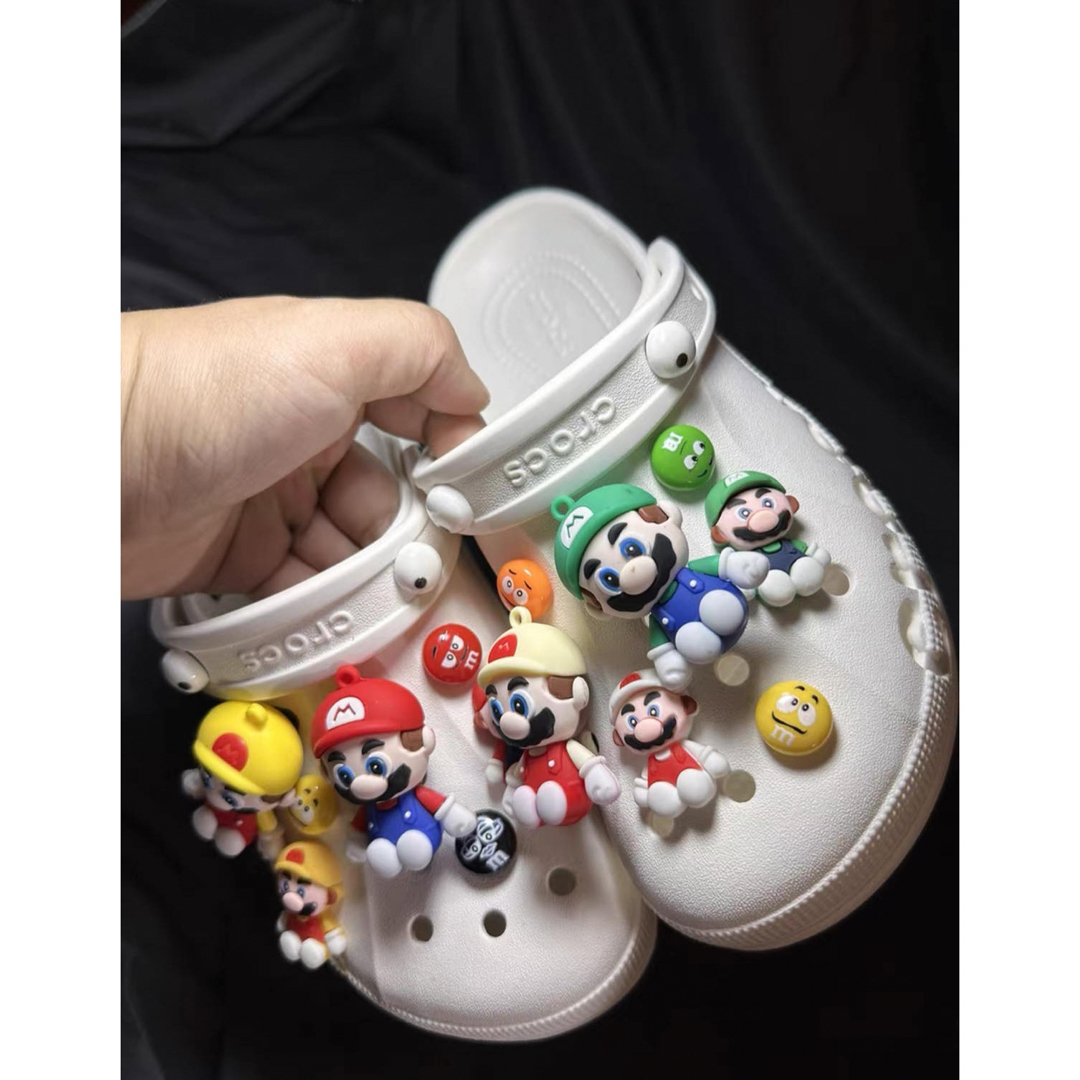 crocs(クロックス)のマリオ　ジビッツ　14個セット エンタメ/ホビーのおもちゃ/ぬいぐるみ(キャラクターグッズ)の商品写真