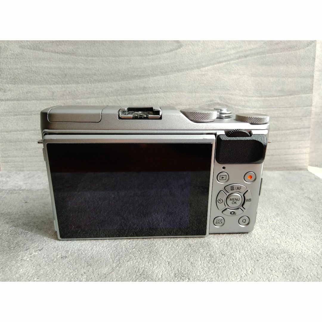 FUJIFILM ミラーレス 一眼カメラ X-A5 レンズキット シルバー FUJIFILM ミラーレス 一眼カメラ X-A5 レンズキット シルバー