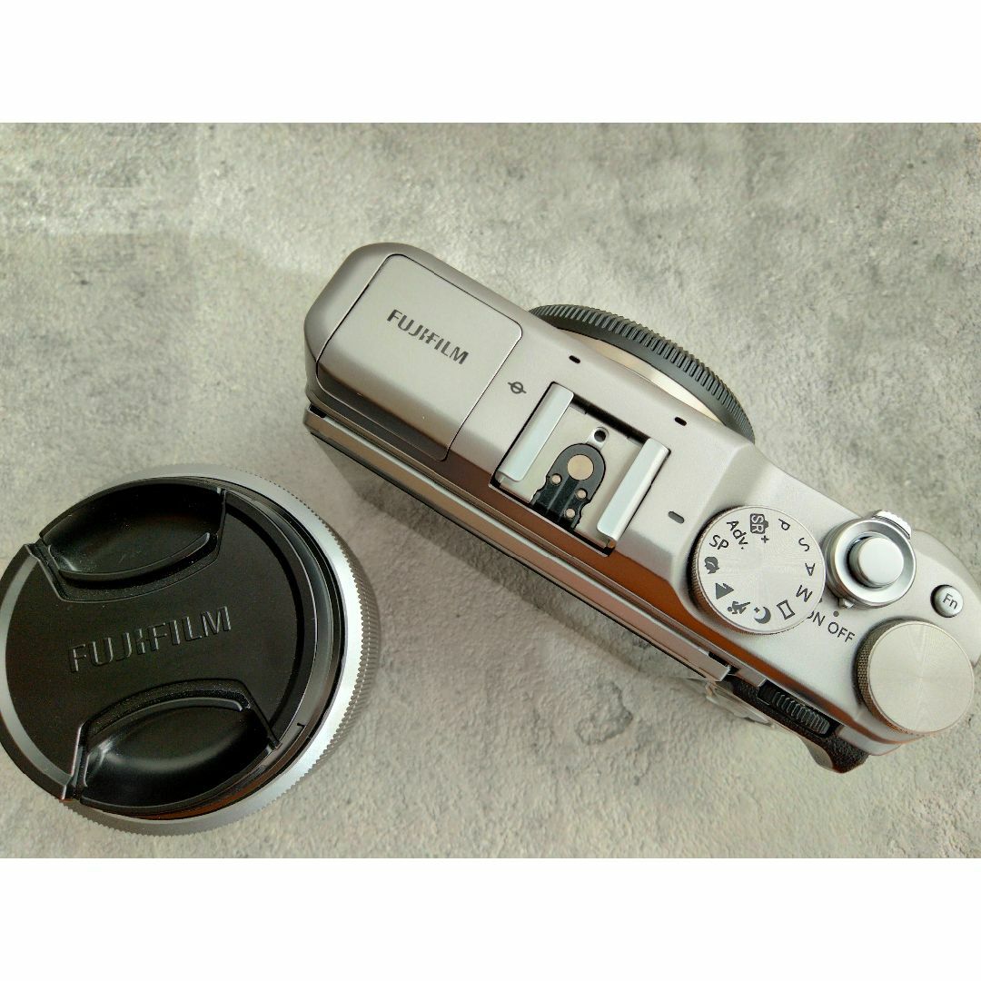 FUJIFILM ミラーレス 一眼カメラ X-A5 レンズキット シルバー FUJIFILM ミラーレス 一眼カメラ X-A5 レンズキット シルバー