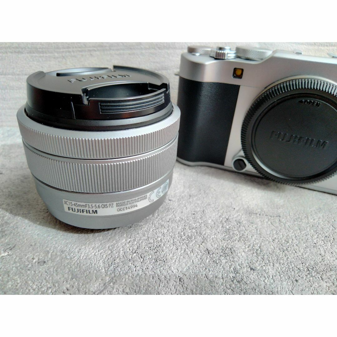 FUJIFILM ミラーレス 一眼カメラ X-A5 レンズキット シルバー FUJIFILM ミラーレス 一眼カメラ X-A5 レンズキット シルバー