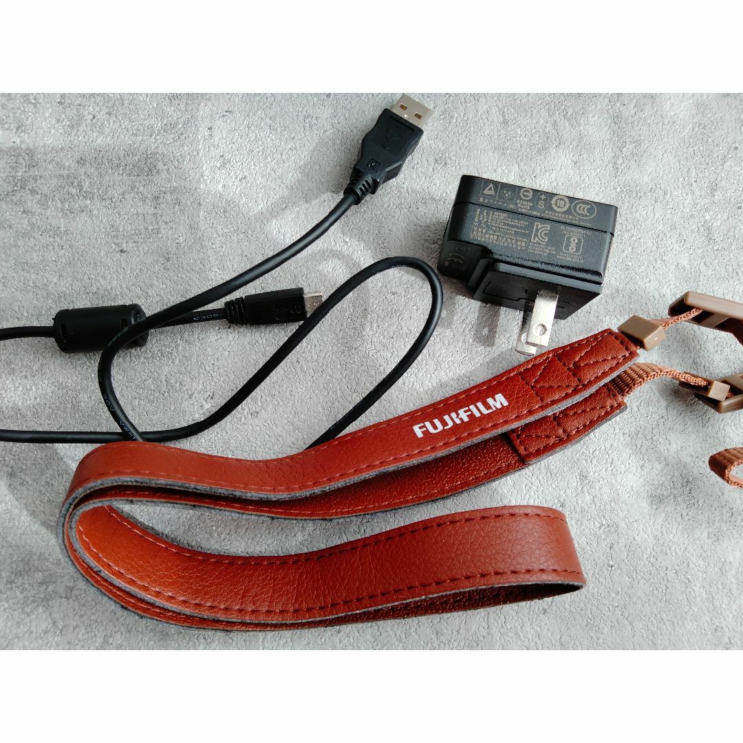 FUJIFILM ミラーレス 一眼カメラ X-A5 レンズキット シルバー FUJIFILM ミラーレス 一眼カメラ X-A5 レンズキット シルバー