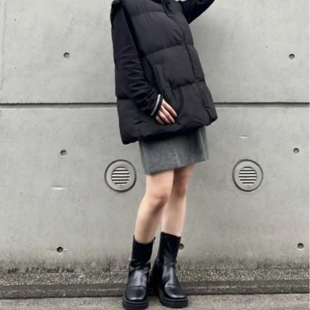 UNIQLO(ユニクロ)の【M 新品未使用】ユニクロC プレミアムラムミニスカート GRAY レディースのスカート(ミニスカート)の商品写真