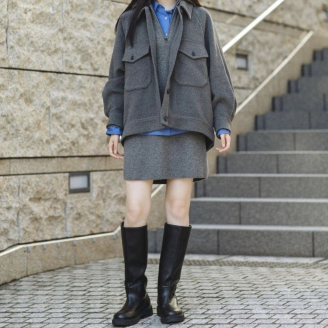 UNIQLO(ユニクロ)の【M 新品未使用】ユニクロC プレミアムラムミニスカート GRAY レディースのスカート(ミニスカート)の商品写真