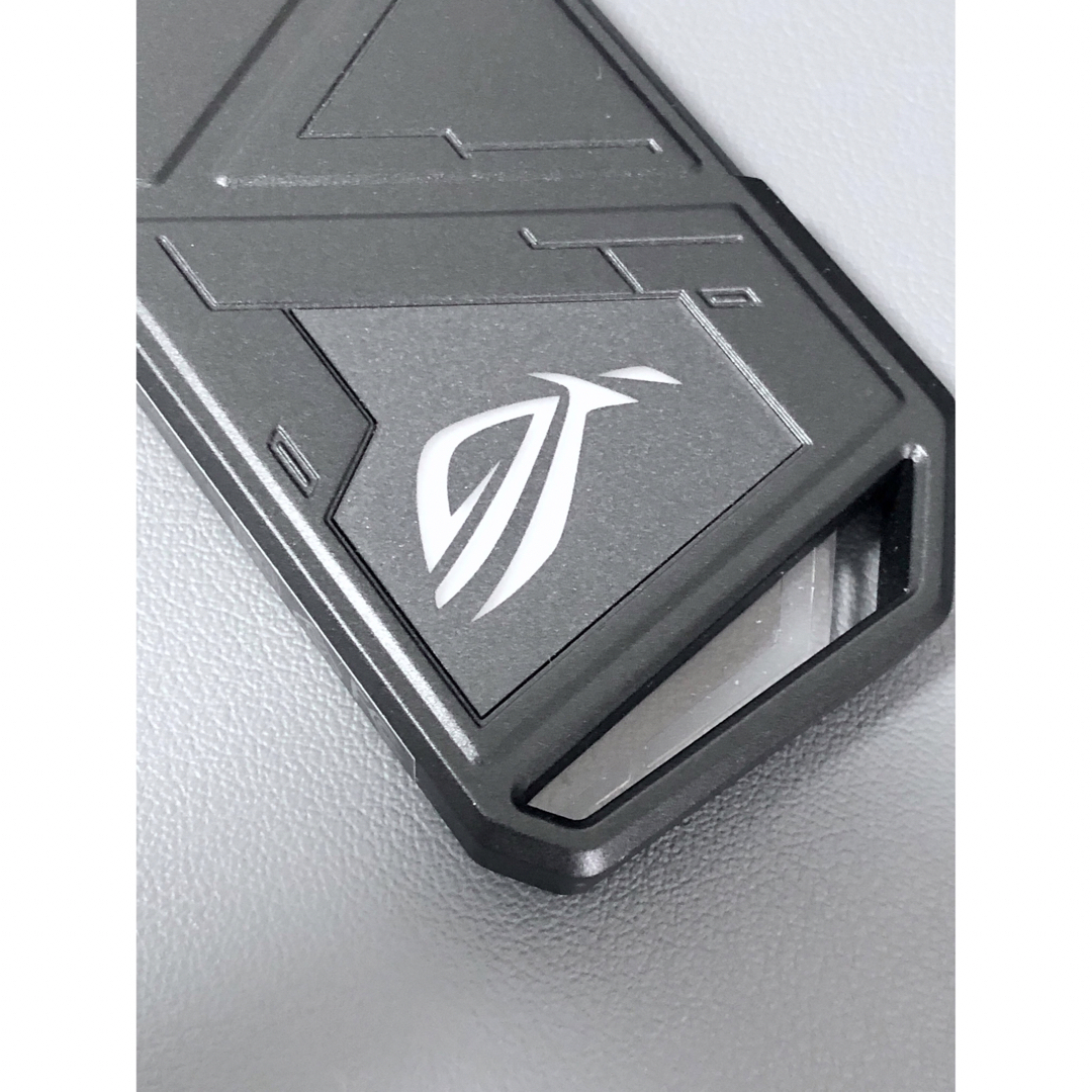 ASUS(エイスース)のROG SSDケース USB-C＋USB-A接続 ROG STRIX ARION スマホ/家電/カメラのPC/タブレット(PCパーツ)の商品写真