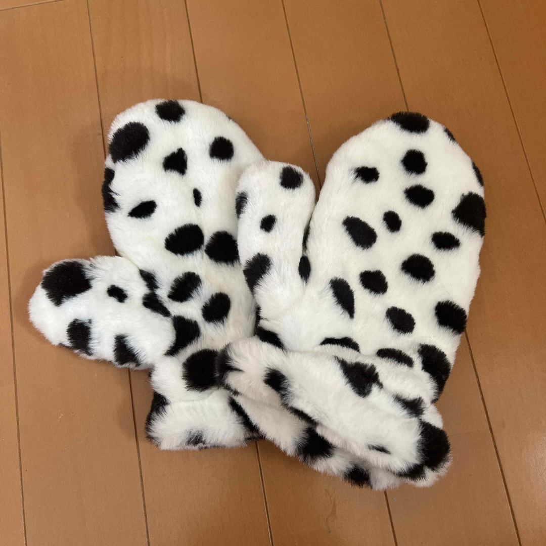 Disney(ディズニー)のディズニー 101匹わんちゃん ミトン ダルメシアン柄 エンタメ/ホビーのおもちゃ/ぬいぐるみ(キャラクターグッズ)の商品写真
