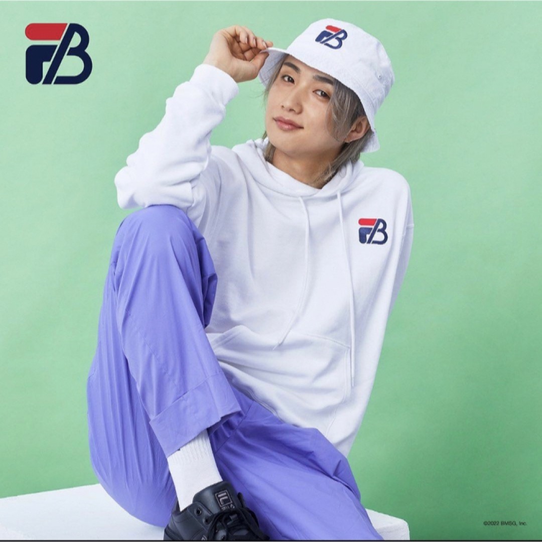 美品　Mサイズ　BEFIRST 白パーカー　FILA