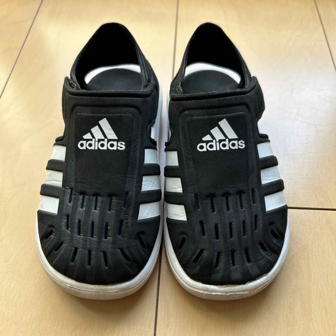 adidas(アディダス)のアディダス　サンダル キッズ/ベビー/マタニティのキッズ靴/シューズ(15cm~)(サンダル)の商品写真