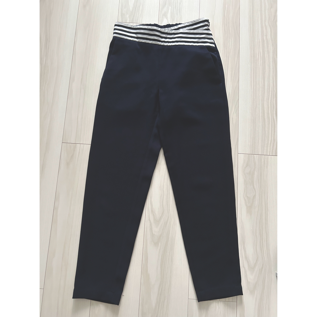 BORDERS at BALCONY(ボーダーズアットバルコニー)のBORDERS at BALCONY TAPERED PANTS ボーダーズ レディースのパンツ(クロップドパンツ)の商品写真