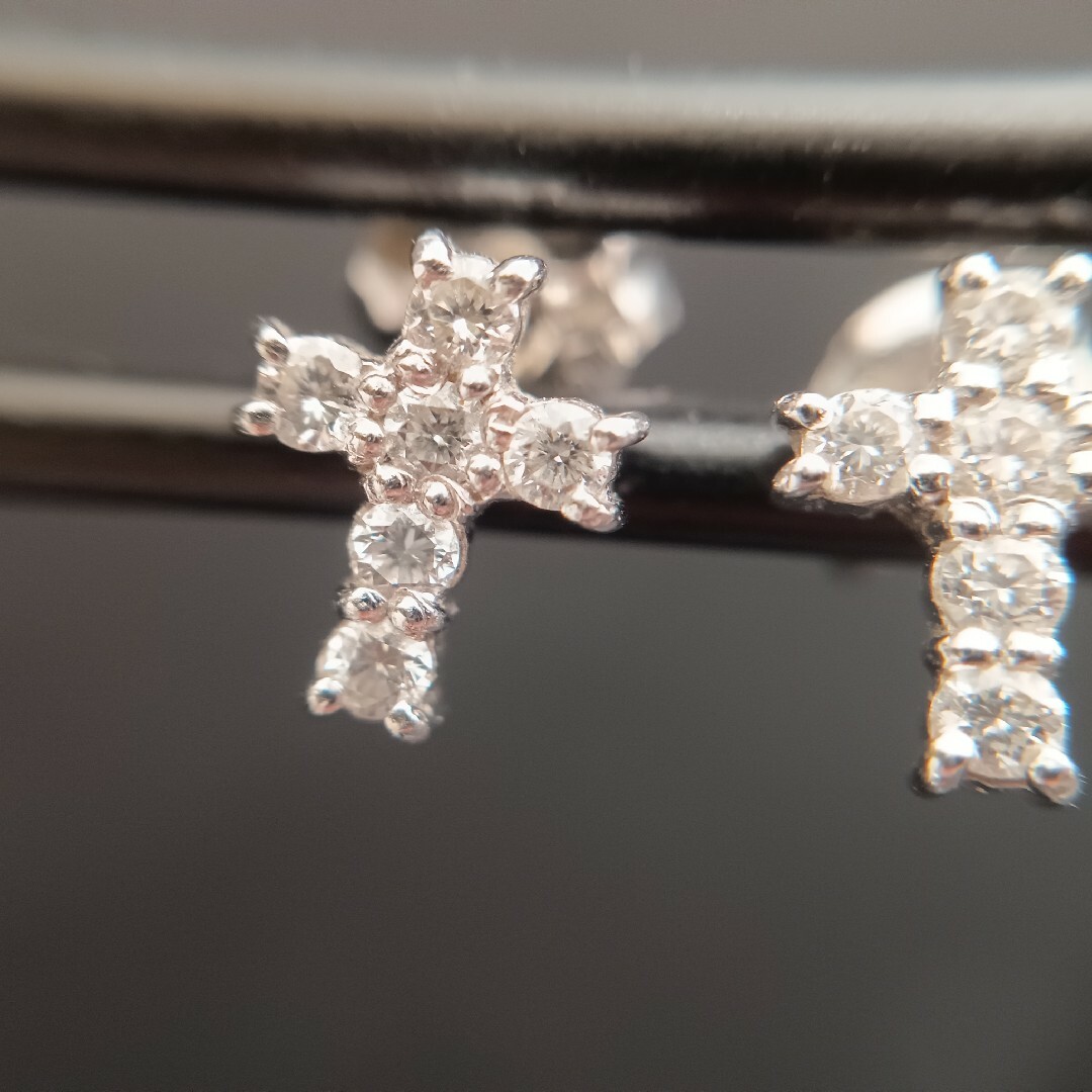 E101015) Pt900 ダイヤモンド ピアス プラチナ 十字架 クロス-