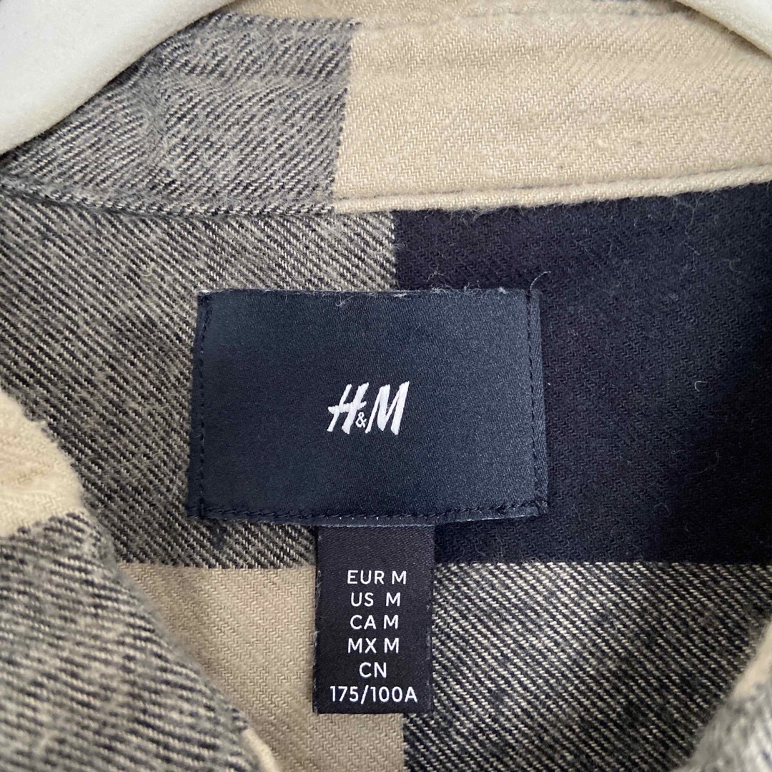 H&M(エイチアンドエム)のシャツ　ベージュ、ブラック　M メンズのトップス(シャツ)の商品写真