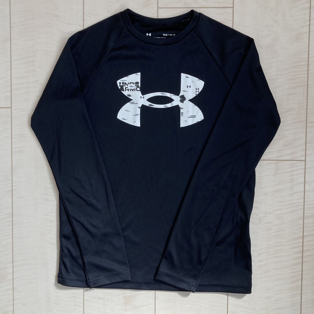 UNDER ARMOUR(アンダーアーマー)のボーイズ　ジュニア　150  冬物まとめ売り キッズ/ベビー/マタニティのキッズ服男の子用(90cm~)(Tシャツ/カットソー)の商品写真