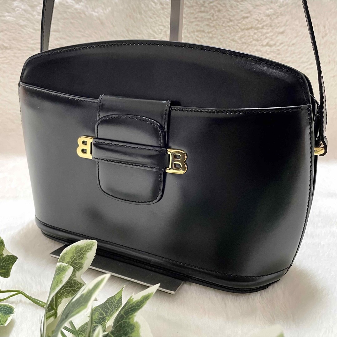 美品 BALLY バリー ショルダーバッグ Bロゴ金具 ヴィンテージ | フリマアプリ ラクマ