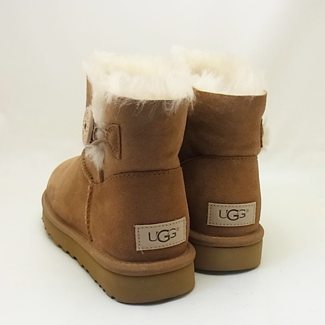 UGG(アグ)の新品 アグ MINI BAILEY BUTTON Ⅱ チェスナット 22.0cm レディースの靴/シューズ(ブーツ)の商品写真