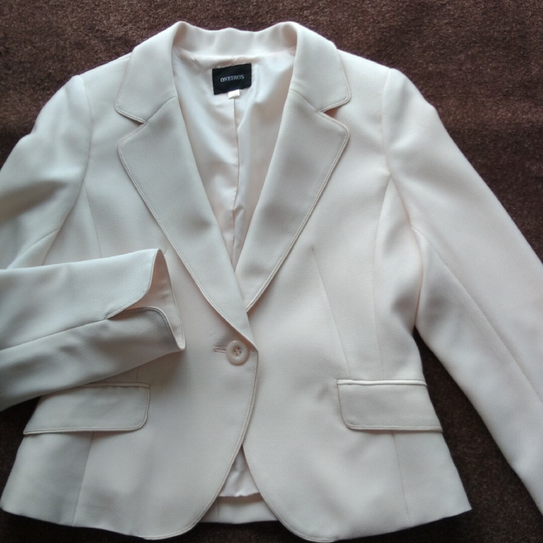 ONEIROSスーツ　試着のみ　￥2350→￥2000 レディースのフォーマル/ドレス(スーツ)の商品写真