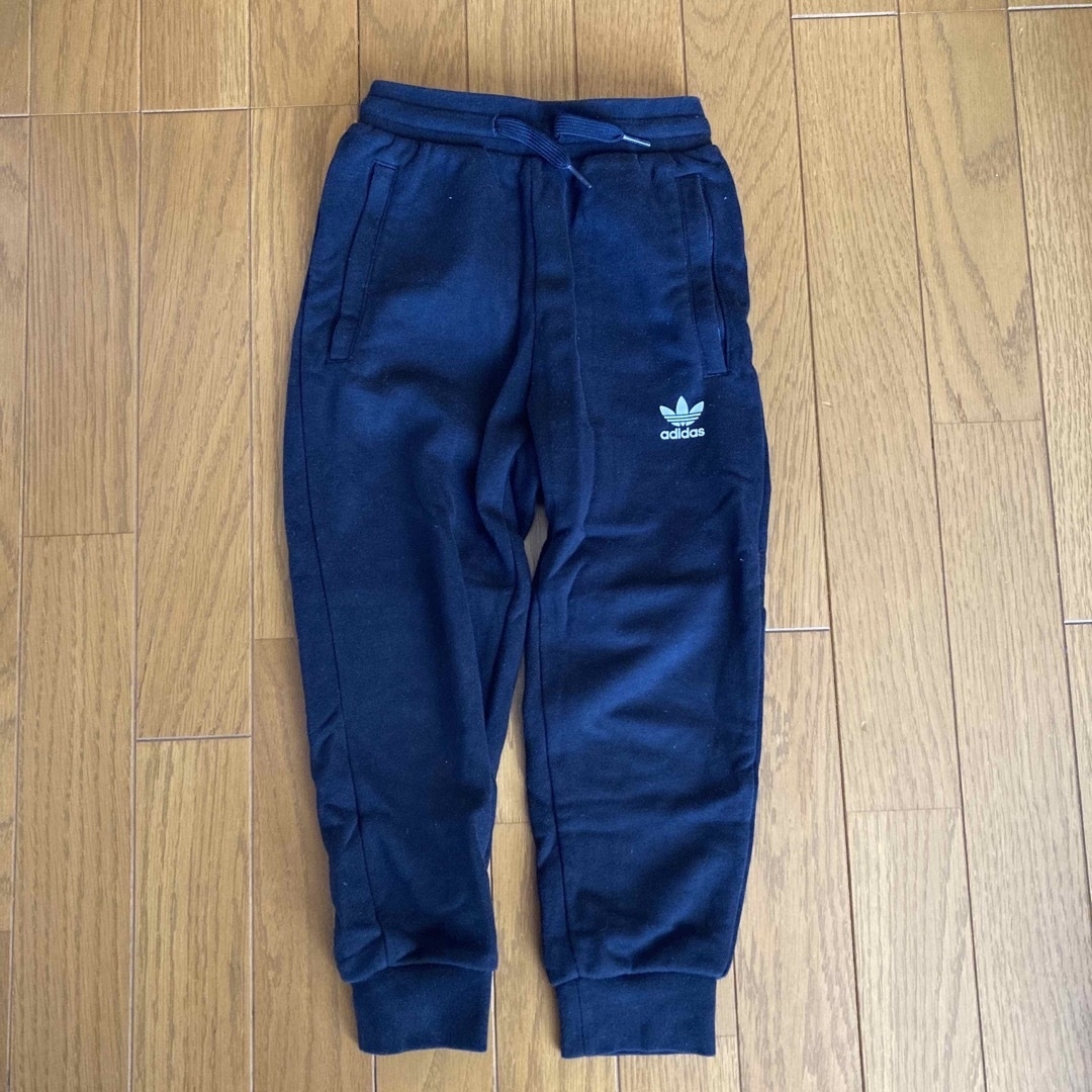 adidas(アディダス)のadidas  スウェットセットアップ　黒　120 キッズ/ベビー/マタニティのキッズ服男の子用(90cm~)(パンツ/スパッツ)の商品写真