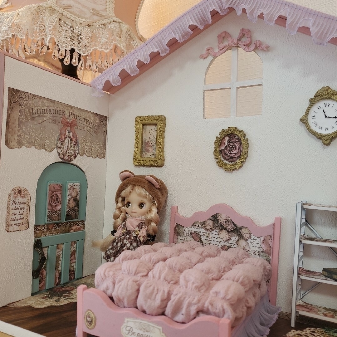 ベッドルーム+白×ピンク+°フリル+°ドールハウス+プチブライスやシルバニア