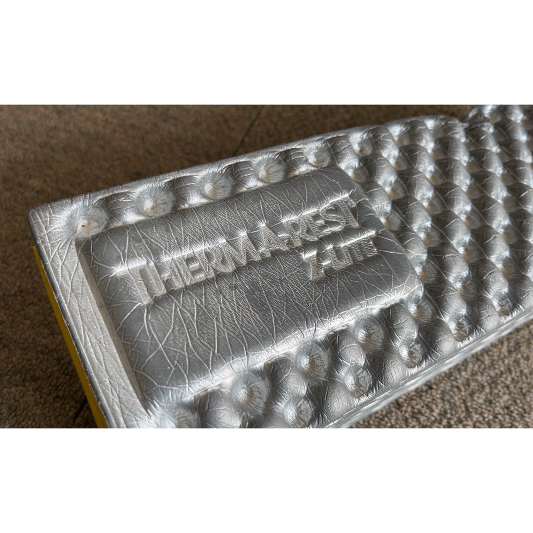 THERMAREST(サーマレスト)のサーマレストTHERMA-REST ZライトZ-LITE レギュラーレモン スポーツ/アウトドアのアウトドア(寝袋/寝具)の商品写真