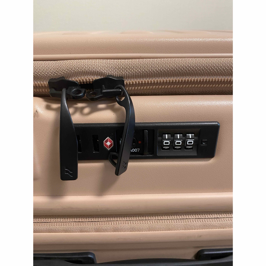 LOJEL(ロジェール)のロジェール キューボ Mサイズ 70-77L ピンク レディースのバッグ(スーツケース/キャリーバッグ)の商品写真