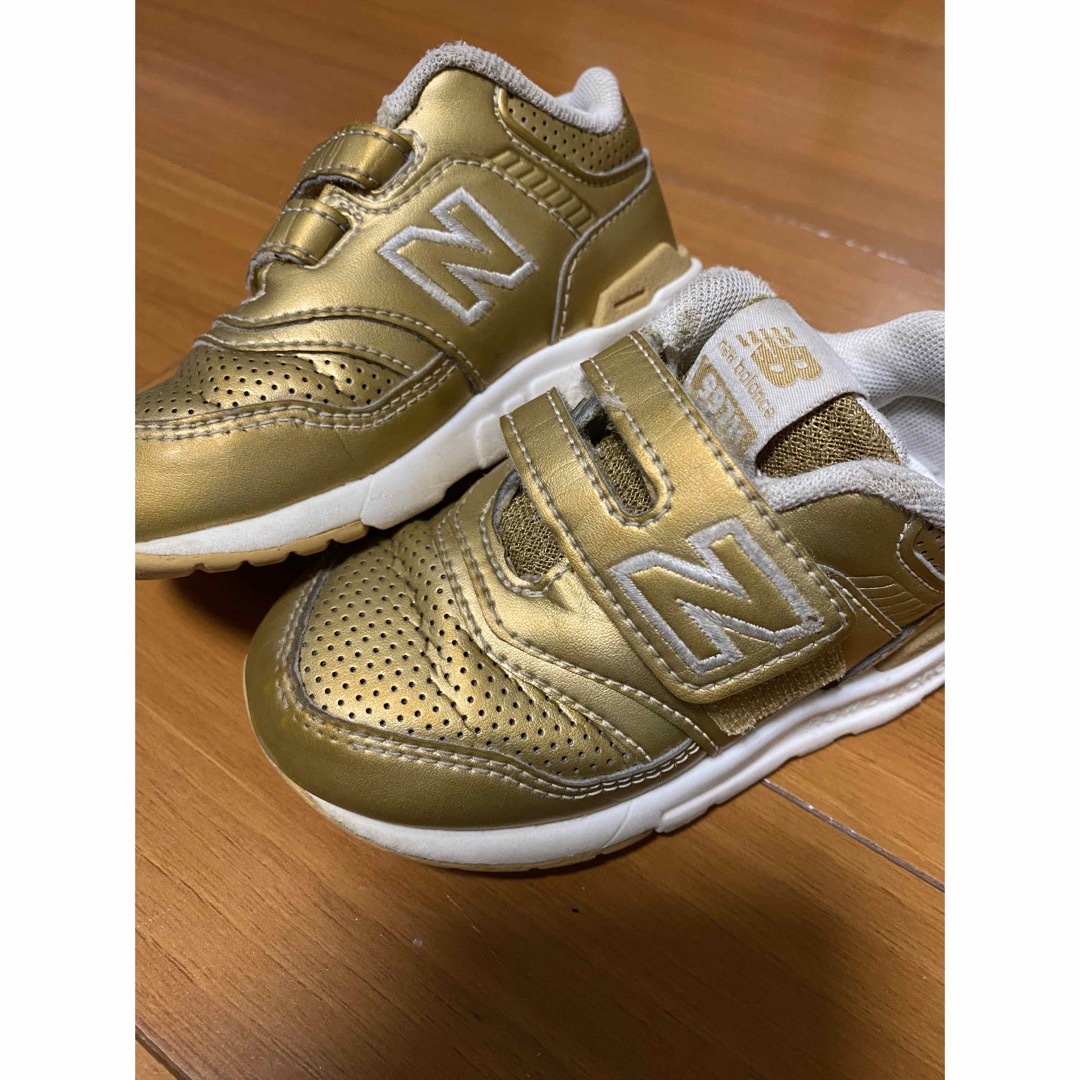 New Balance(ニューバランス)のニューバランス　ゴールド　キッズ　14㎝　14 男の子　女の子　 キッズ/ベビー/マタニティのベビー靴/シューズ(~14cm)(スニーカー)の商品写真