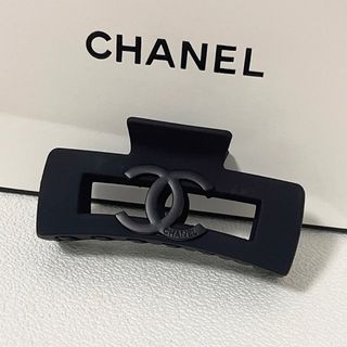 シャネル CHANEL レディース バレッタ ブラック /シルバー金具 サテン /エナメル