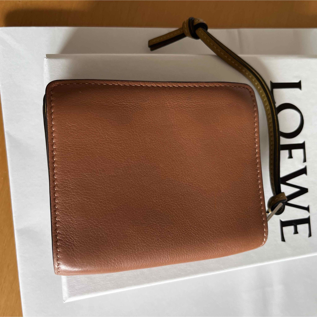 LOEWE(ロエベ)のロエベLOEWE コンパクト ジップウ オレット 二つ折り財布 アナグラム レディースのファッション小物(財布)の商品写真