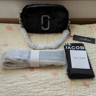 マークジェイコブス(MARC JACOBS)のマークジェイコブス ザ プラッシュ スナップショット／黒(ショルダーバッグ)