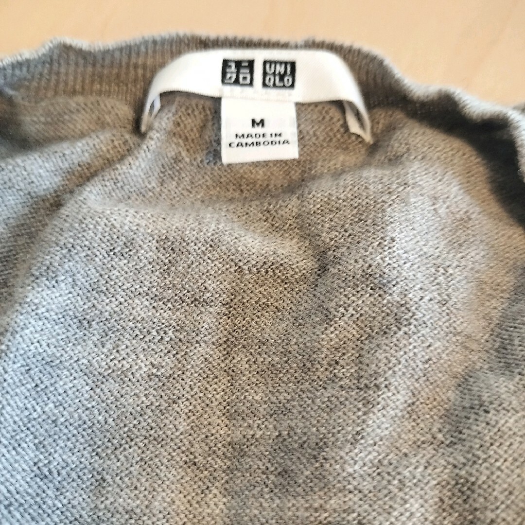 UNIQLO(ユニクロ)の【値下げ！】ユニクロ Vネック 長袖ニット レディースのトップス(ニット/セーター)の商品写真