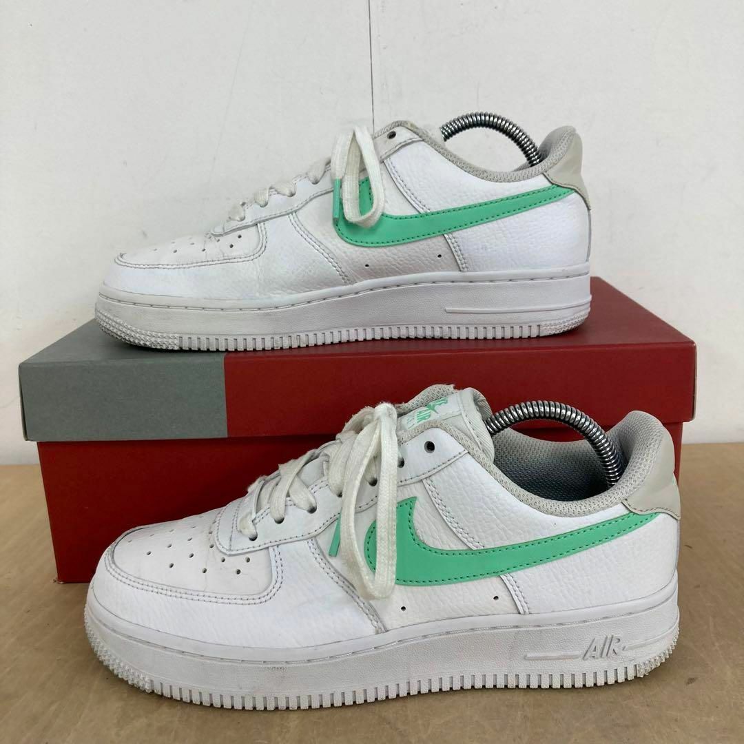 NIKE(ナイキ)の【AkunMama様専用】NIKE WMNS AIR FORCE 1 LOW 2 メンズの靴/シューズ(スニーカー)の商品写真