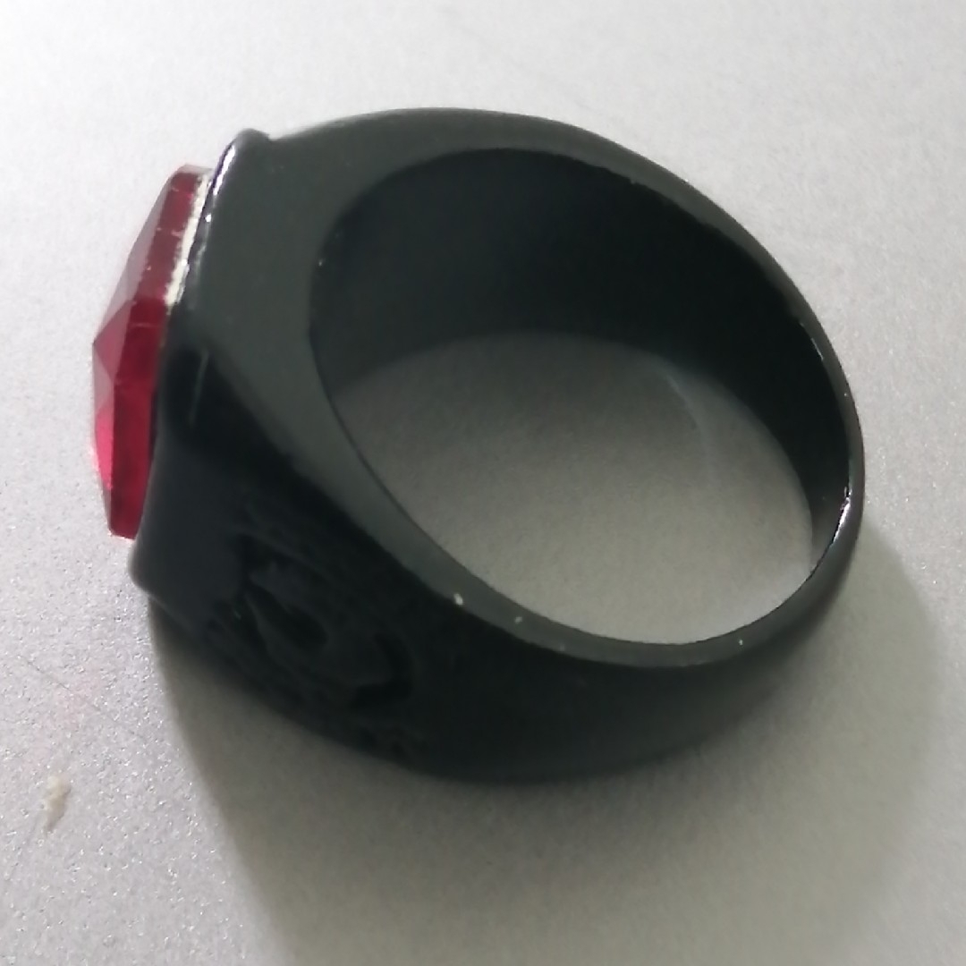 【SALE】リング メンズ ブラック レッド アクセサリー 指輪 20号 メンズのアクセサリー(リング(指輪))の商品写真