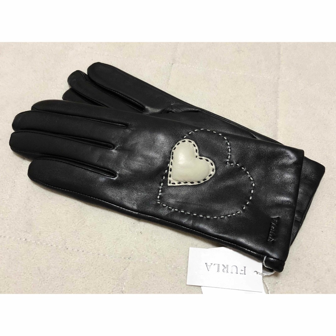 Furla(フルラ)の385新品FURLAフルラ羊革ラムレザーハート柄手袋イタリア製 レディースのファッション小物(手袋)の商品写真