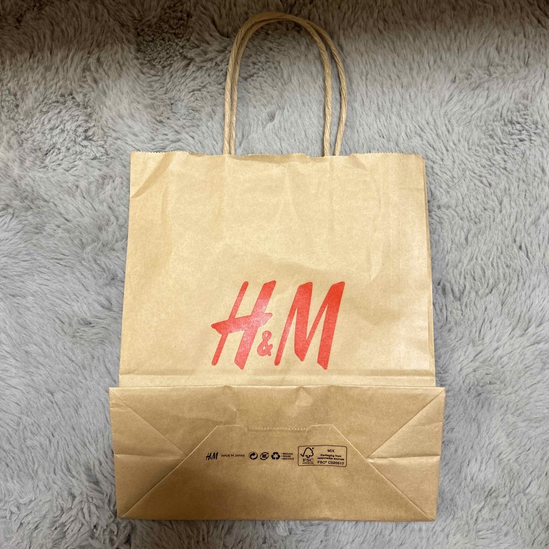 H&M(エイチアンドエム)のH&M 紙袋 レディースのレディース その他(その他)の商品写真