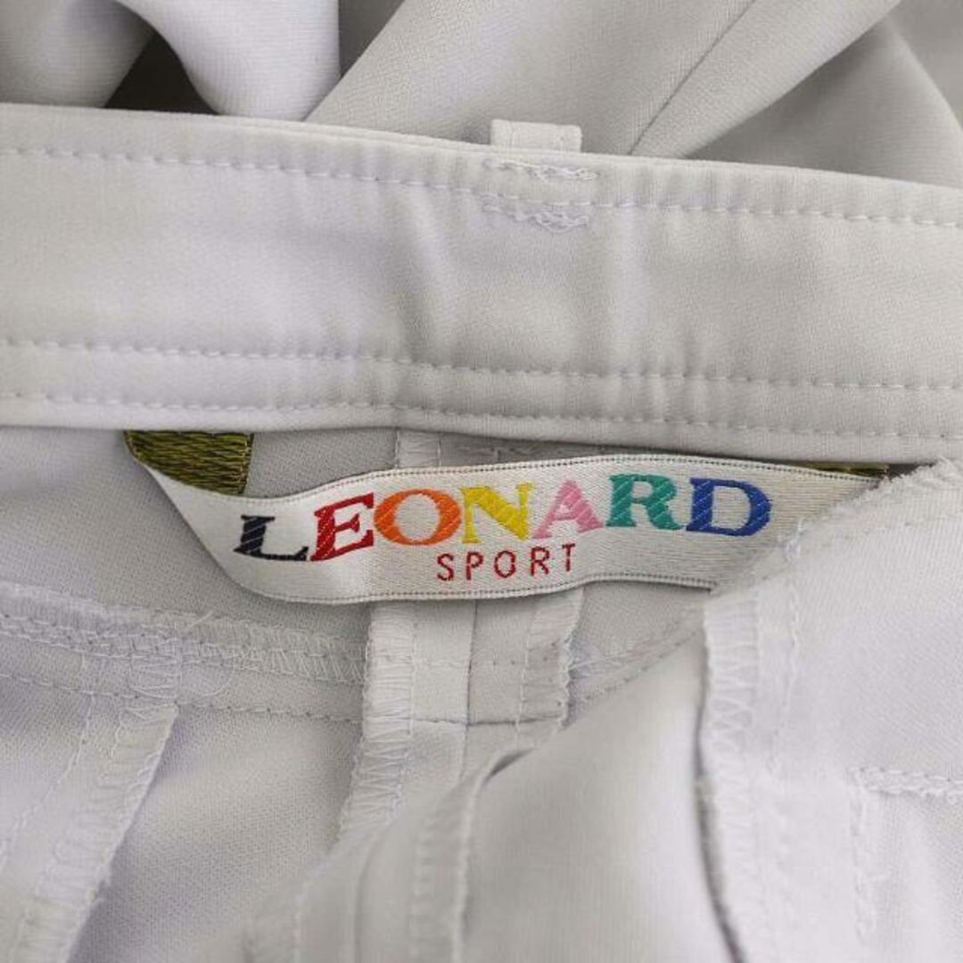 LEONARD(レオナール)のレオナール SPORTS パンツ ストレート タック 76 ライトグレー レディースのパンツ(その他)の商品写真