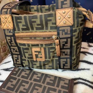 フェンディ(FENDI)のフェンディワンショルダーバック､ラウンド長財布セット破格値！本日限り！(ショルダーバッグ)