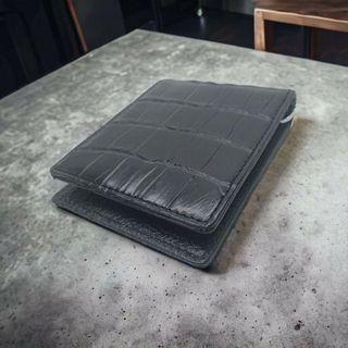 AT13 本革 クロコダイル 二つ折りマネークリップウォレット 腹ブラックb32 AT13 本革 クロコダイル 二つ折りマネークリップウォレット 腹ブラックb32