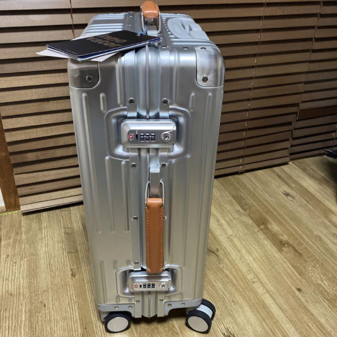 イノベーター　スーツケースアルミ36L インテリア/住まい/日用品の日用品/生活雑貨/旅行(旅行用品)の商品写真