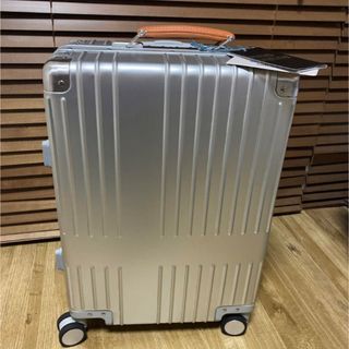 イノベーター　スーツケースアルミ36L(旅行用品)