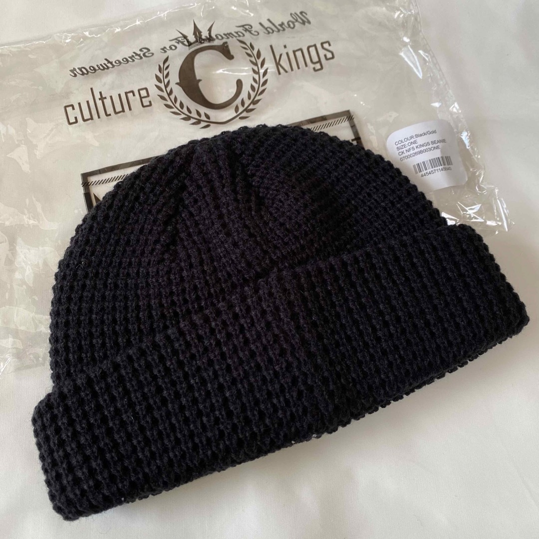 海外限定　CULTURE KINGS カルチャー キングス　ビーニー　ブラック メンズの帽子(ニット帽/ビーニー)の商品写真
