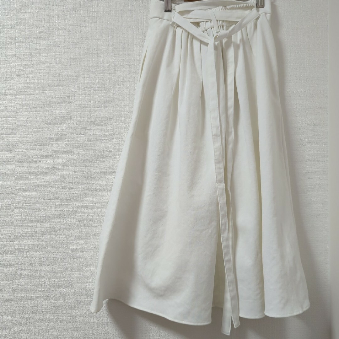 PLST(プラステ)の最終値下げ  タグ付き未使用品 PLST  スカート ホワイト レディースのスカート(ロングスカート)の商品写真
