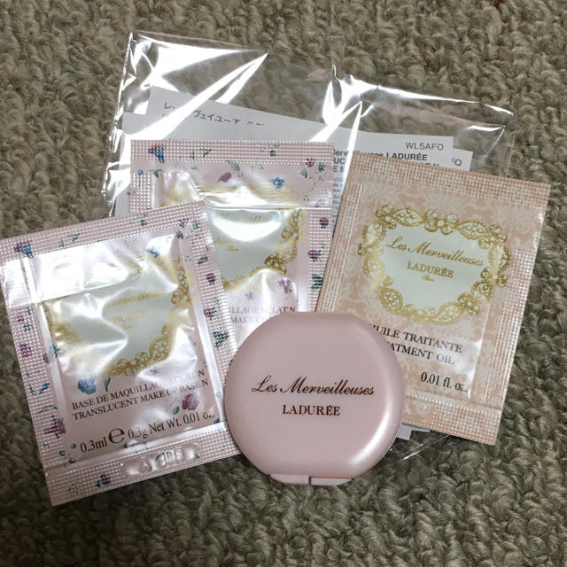 Les Merveilleuses LADUREE(レメルヴェイユーズラデュレ)のラデュレ サンプル コスメ/美容のキット/セット(サンプル/トライアルキット)の商品写真