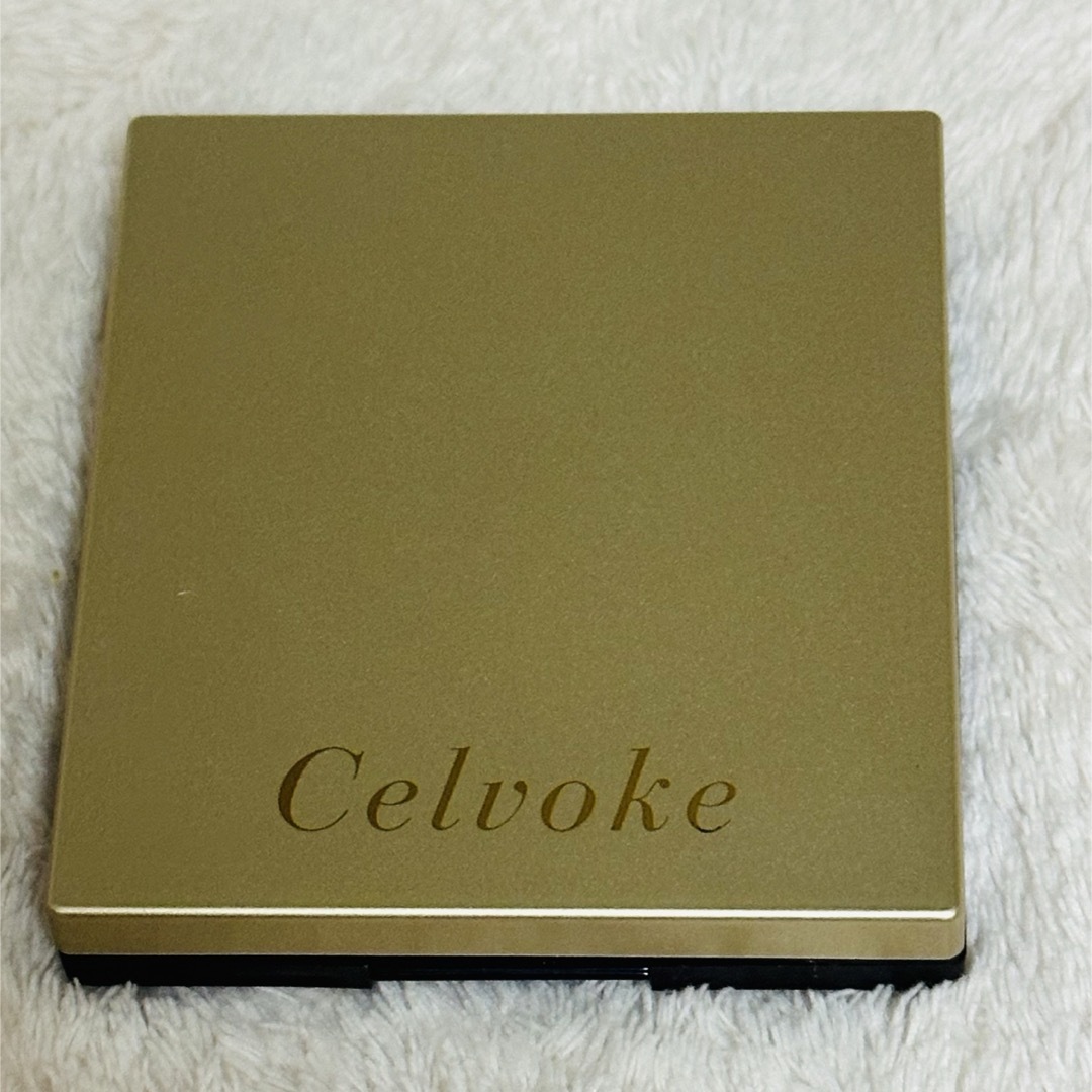 Celvoke(セルヴォーク)のカムフィープレストパウダー EX02 コスメ/美容のベースメイク/化粧品(フェイスパウダー)の商品写真