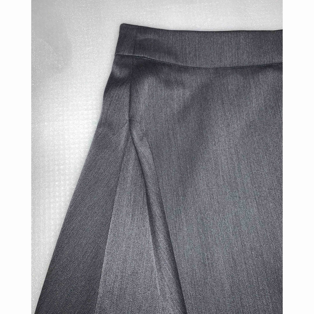 23区(ニジュウサンク)のダブルクロスサテン　フレアスカート　23区　オンワード樫山 レディースのスカート(ひざ丈スカート)の商品写真