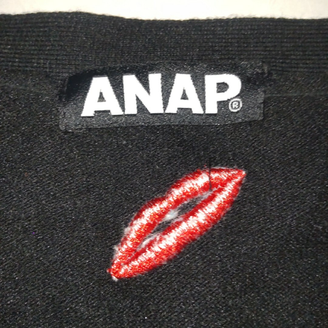 ANAP(アナップ)の☆ ANAP レッド唇刺繍  キスマーク ブラックカラーカーディガン レディースのトップス(カーディガン)の商品写真